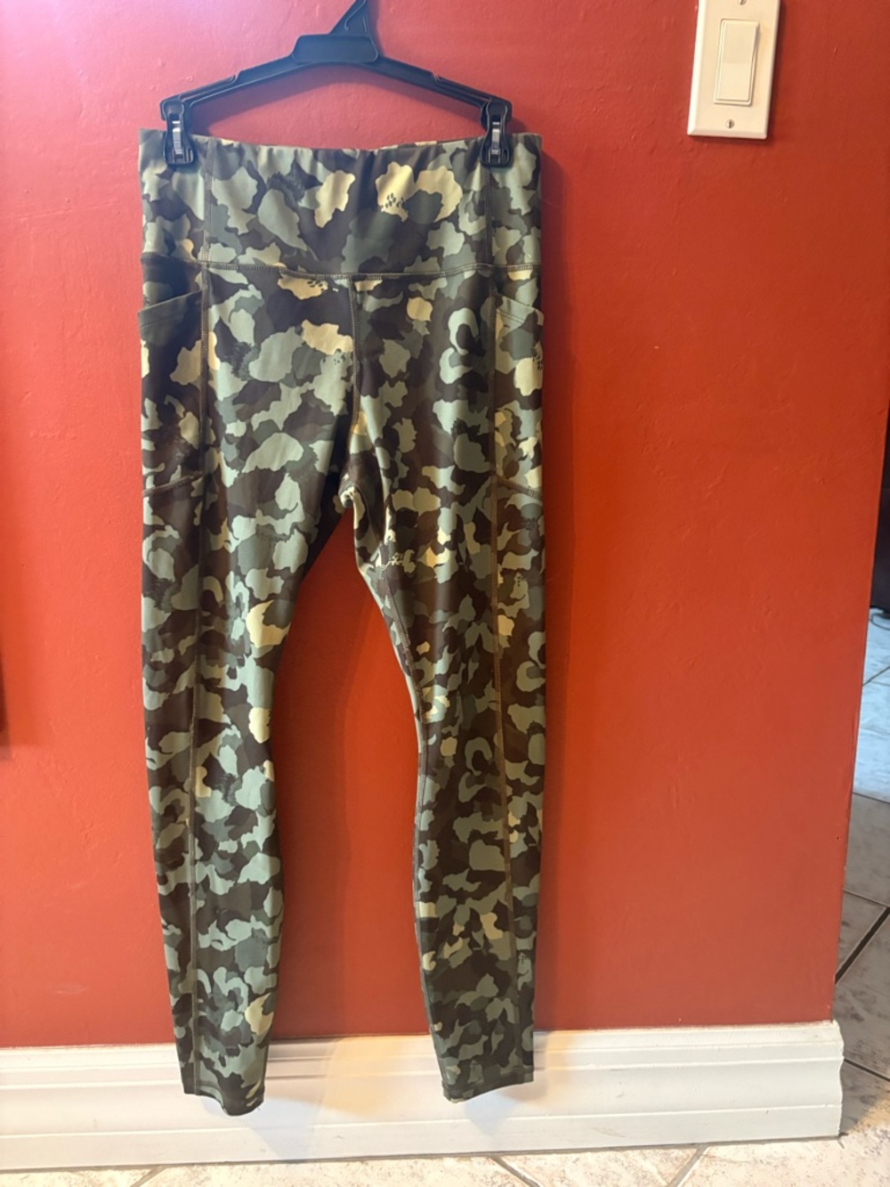 Women’s Avia Green Camo Leggings with Pockets